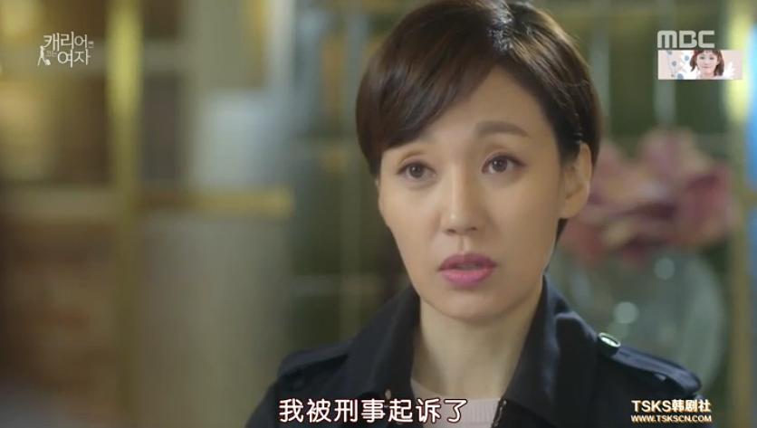 《拖旅行箱的女人》海报