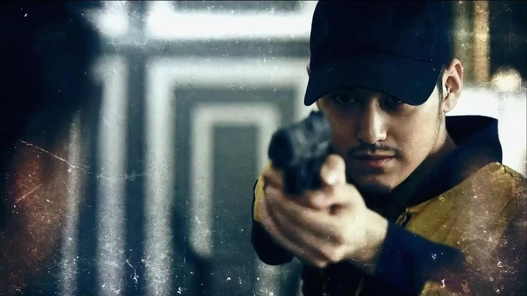 《隐藏身份》海报第9张图片