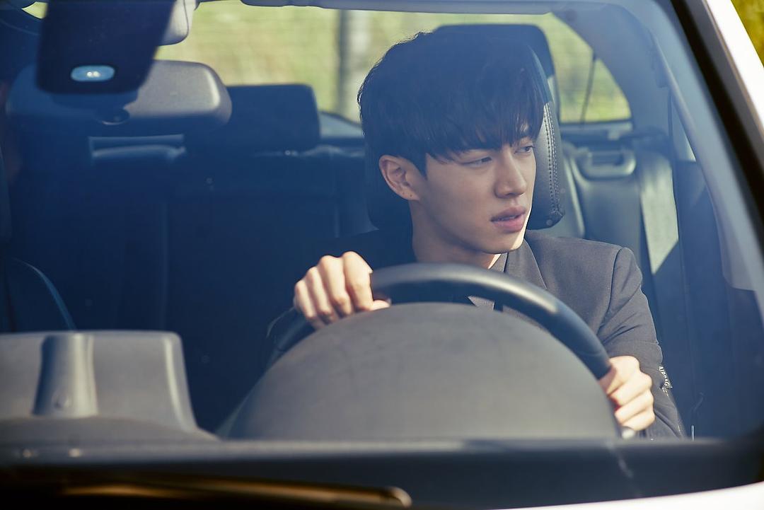 《Circle：相连的两个世界》海报