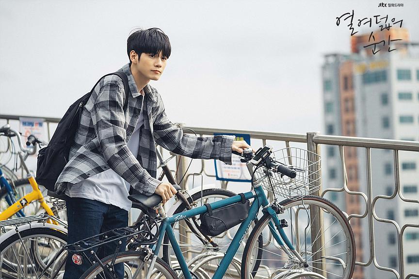 《十八岁的瞬间》海报第8张图片