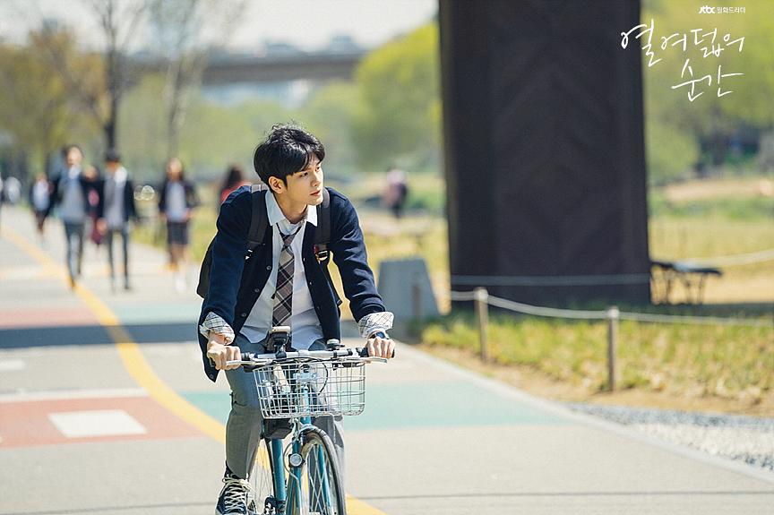 《十八岁的瞬间》海报第7张图片