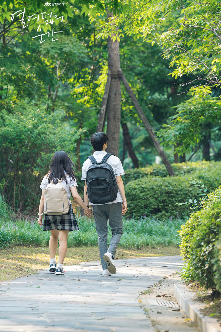 《十八岁的瞬间》海报第18张图片