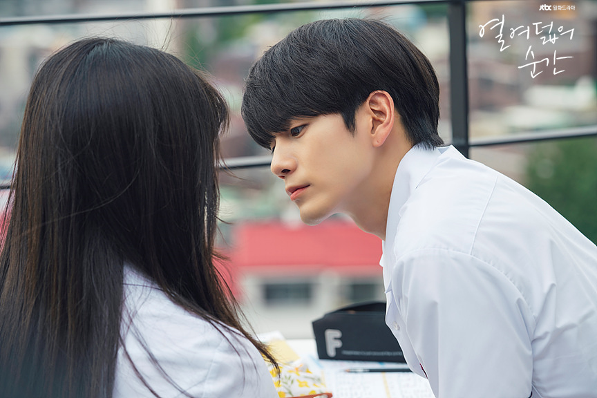 《十八岁的瞬间》海报第9张图片