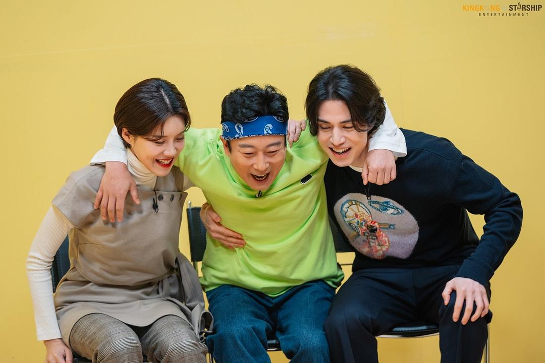 嗯？你手放哪里