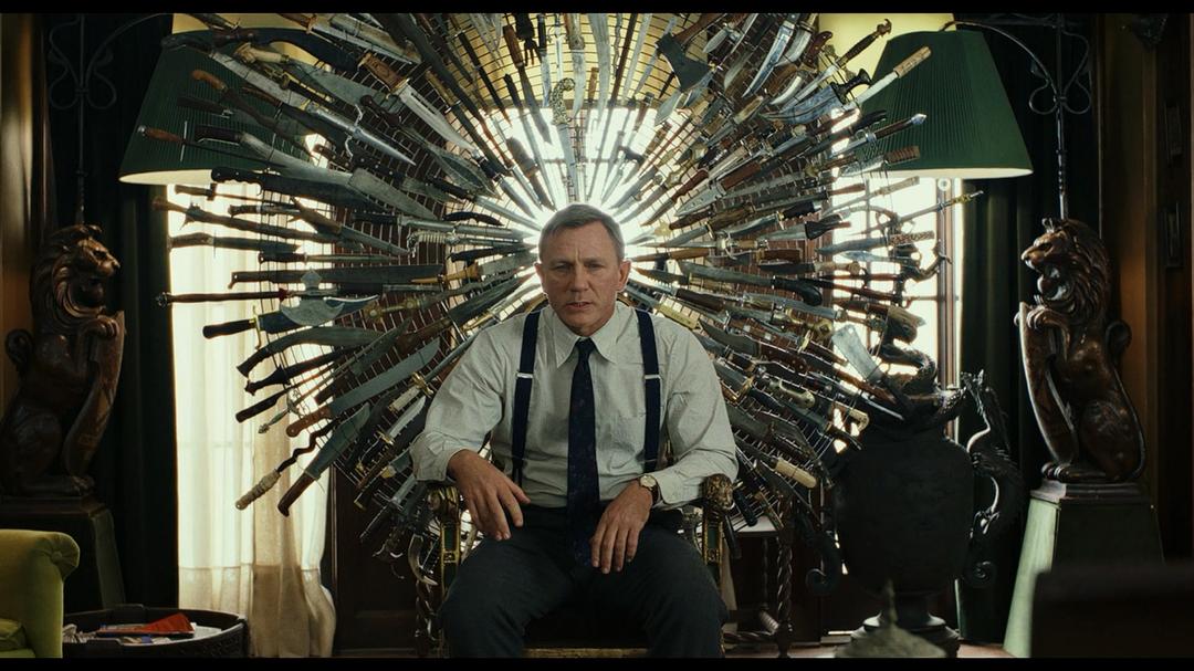 《利刃出鞘》剧照第15张图片