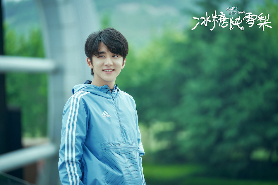 2张新成饰黎语冰