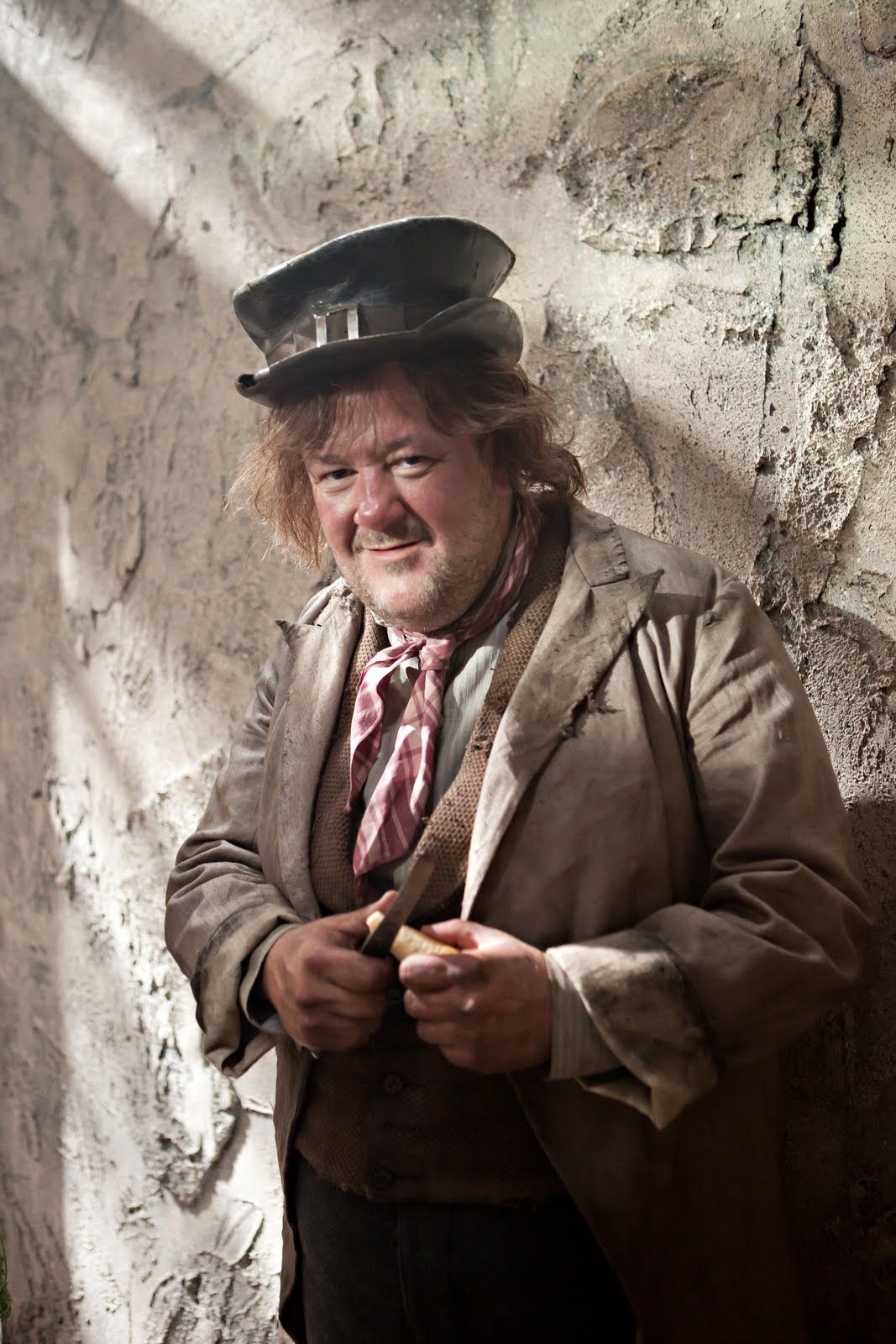 《荒凉百宝店》剧照第9张图片