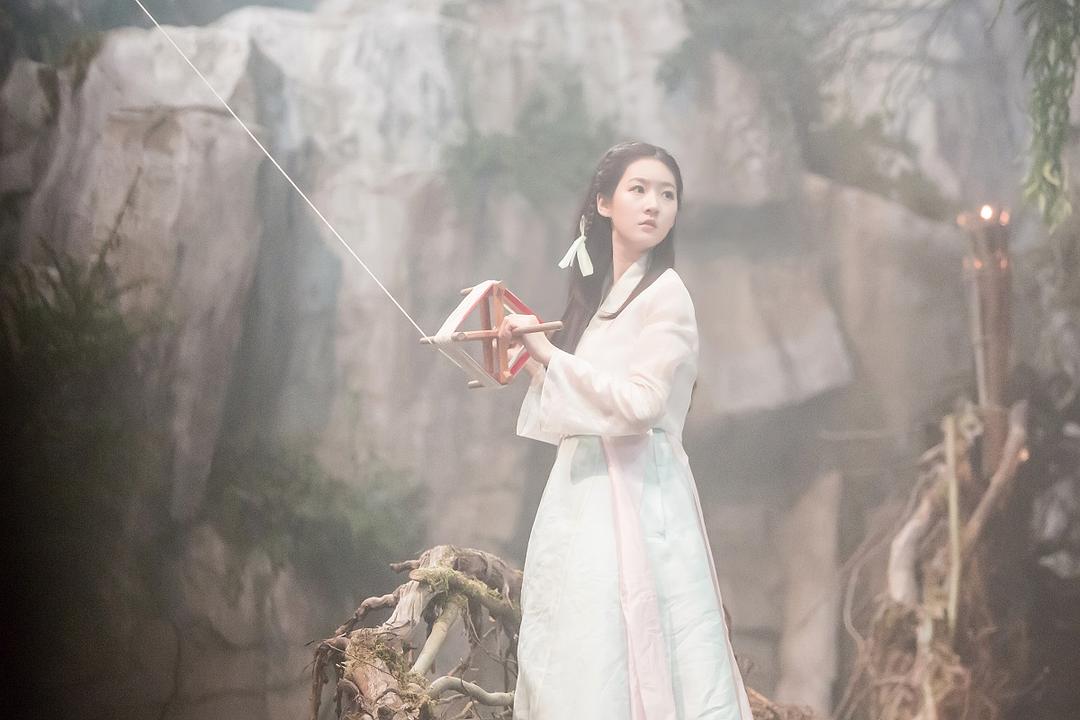 《魔女宝鉴》海报