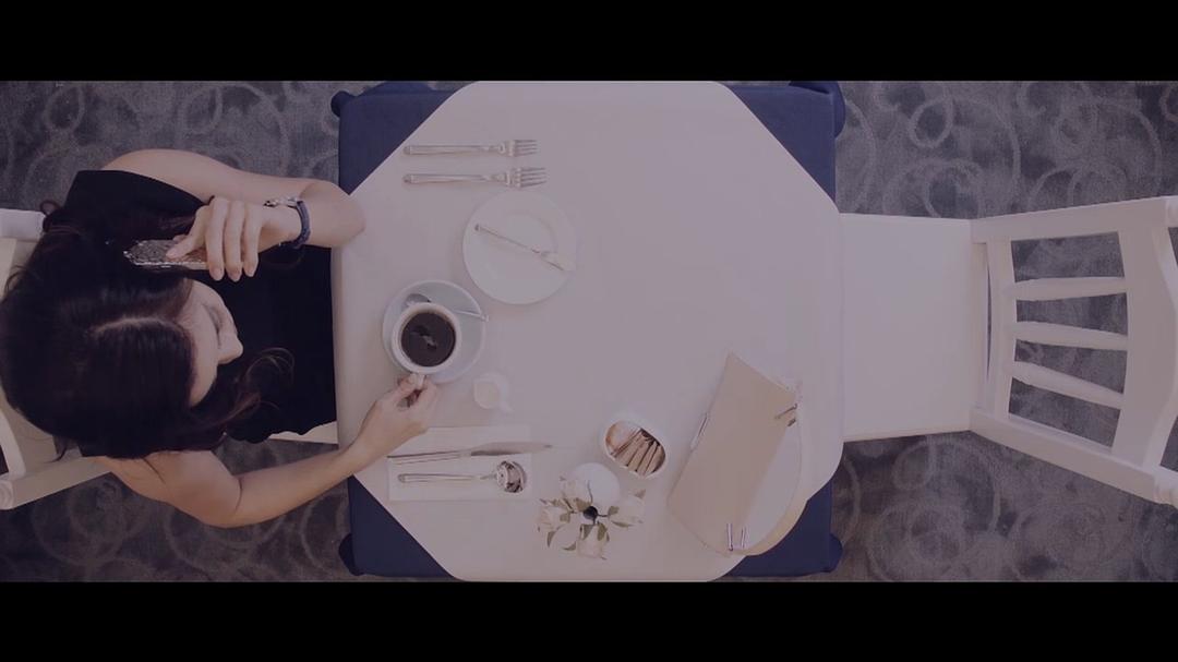 对称构图+上帝视角，...