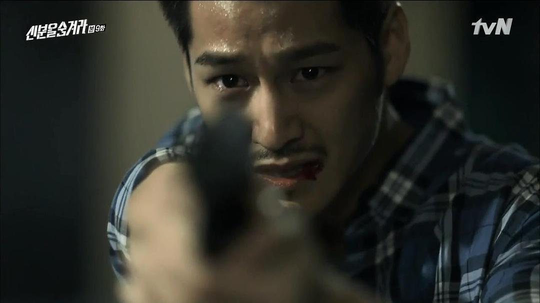 《隐藏身份》海报第14张图片