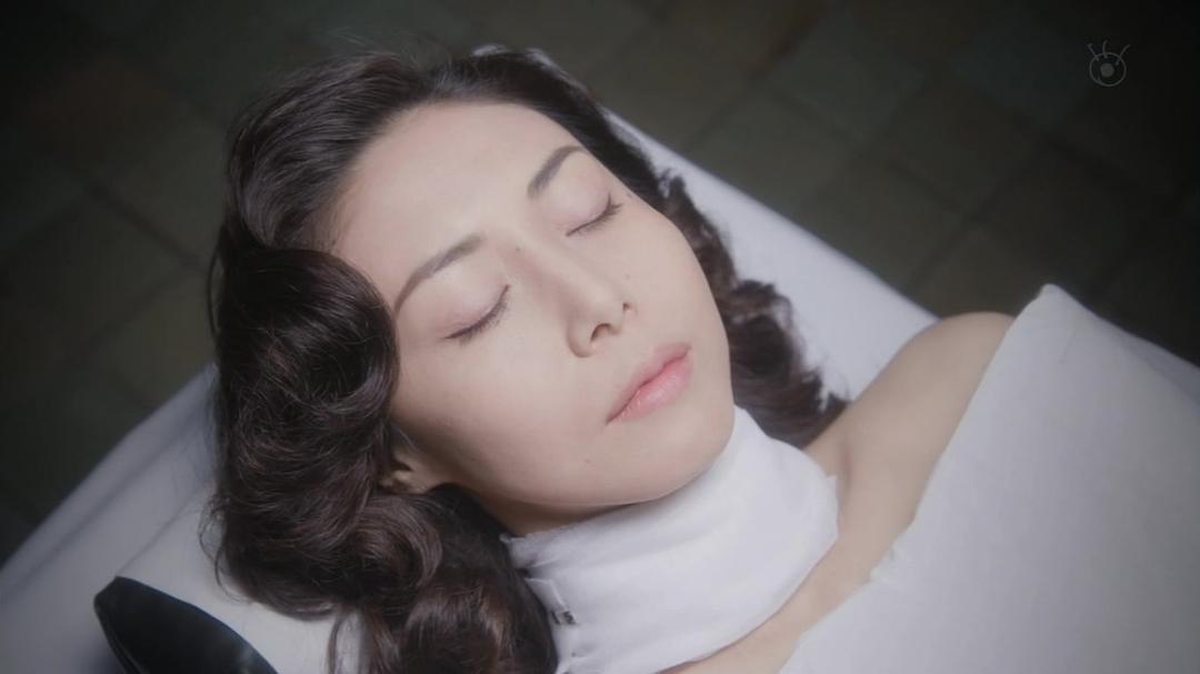 《女人的勋章》剧照第18张图片