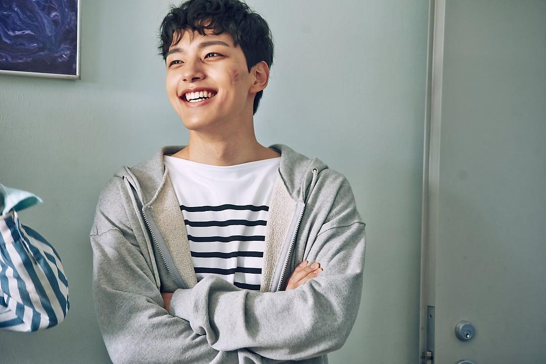 《Circle：相连的两个世界》海报