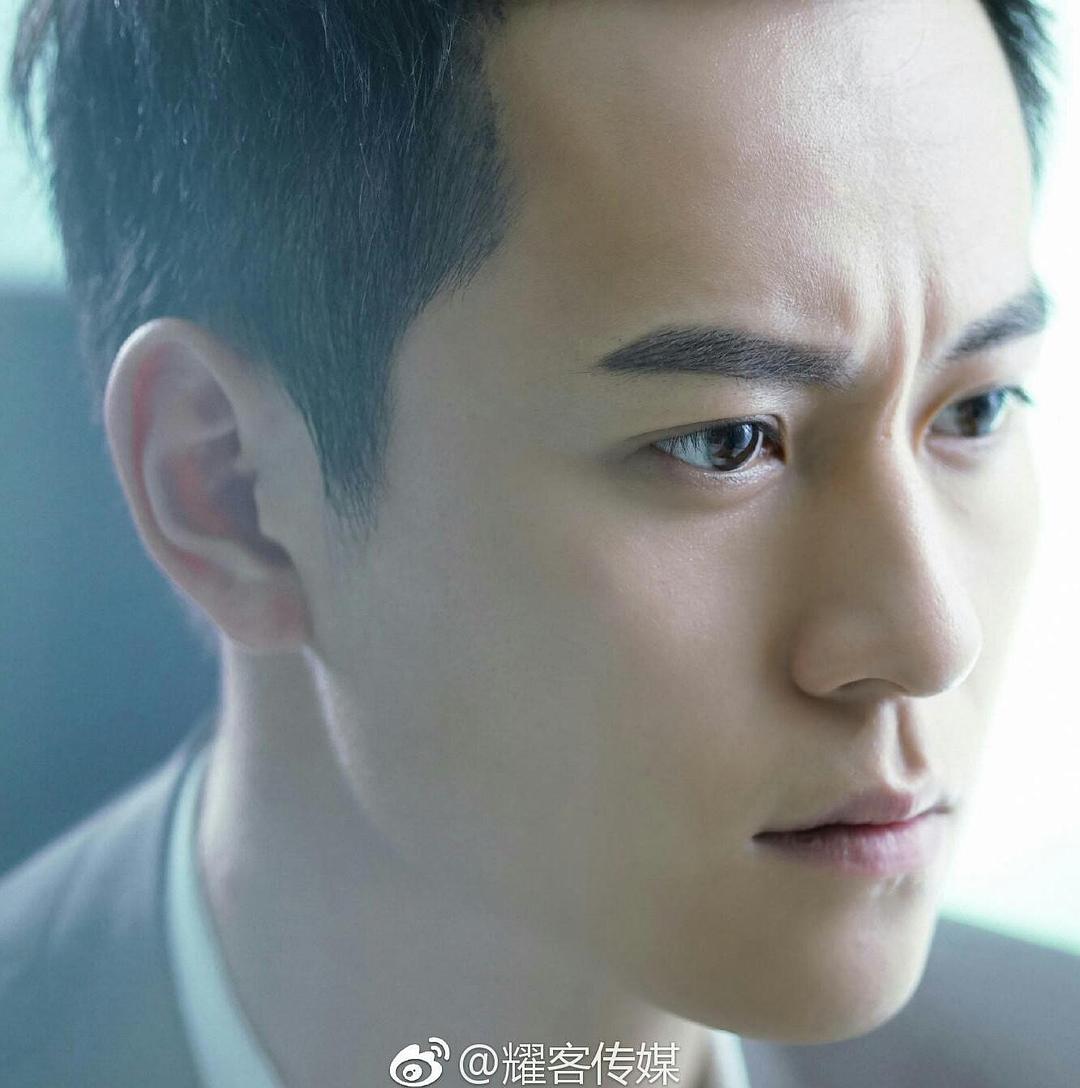 《泡沫之夏》剧照第5张图片