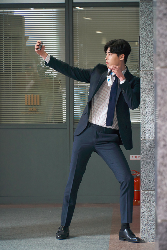 《当你沉睡时》海报第16张图片