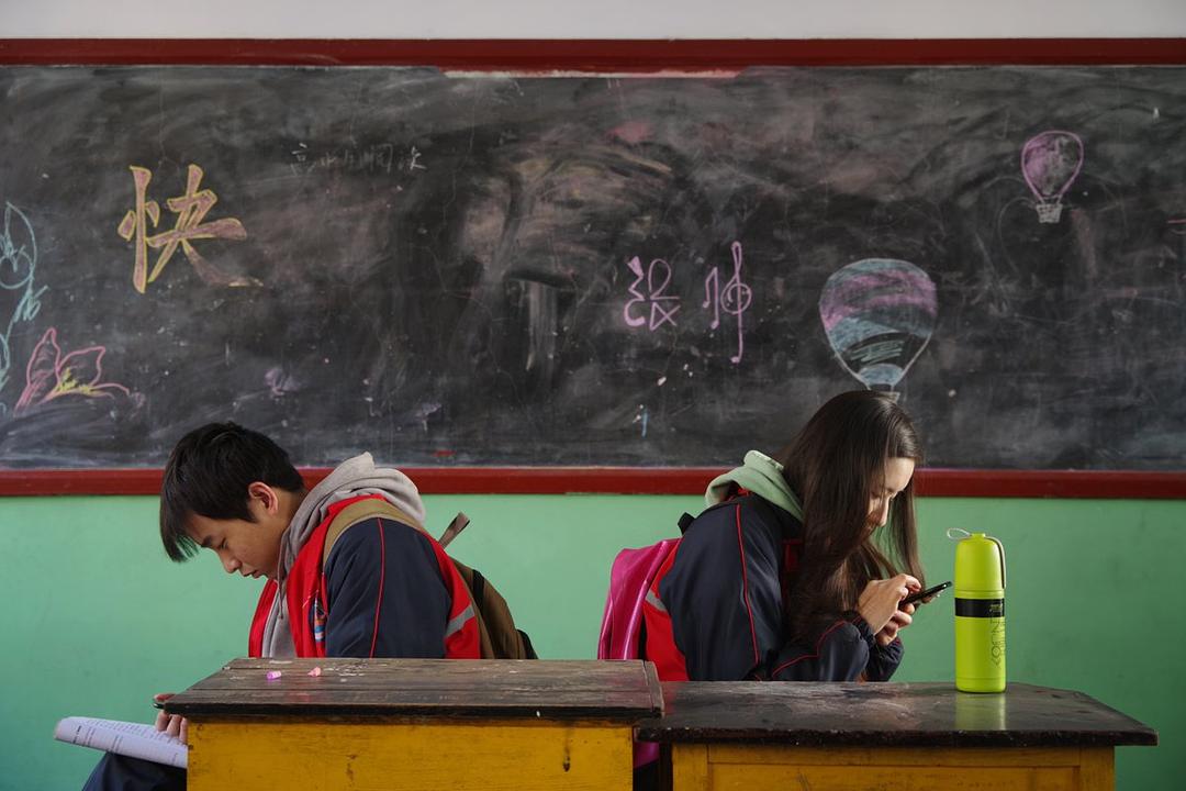 《大象席地而坐》剧照第13张图片