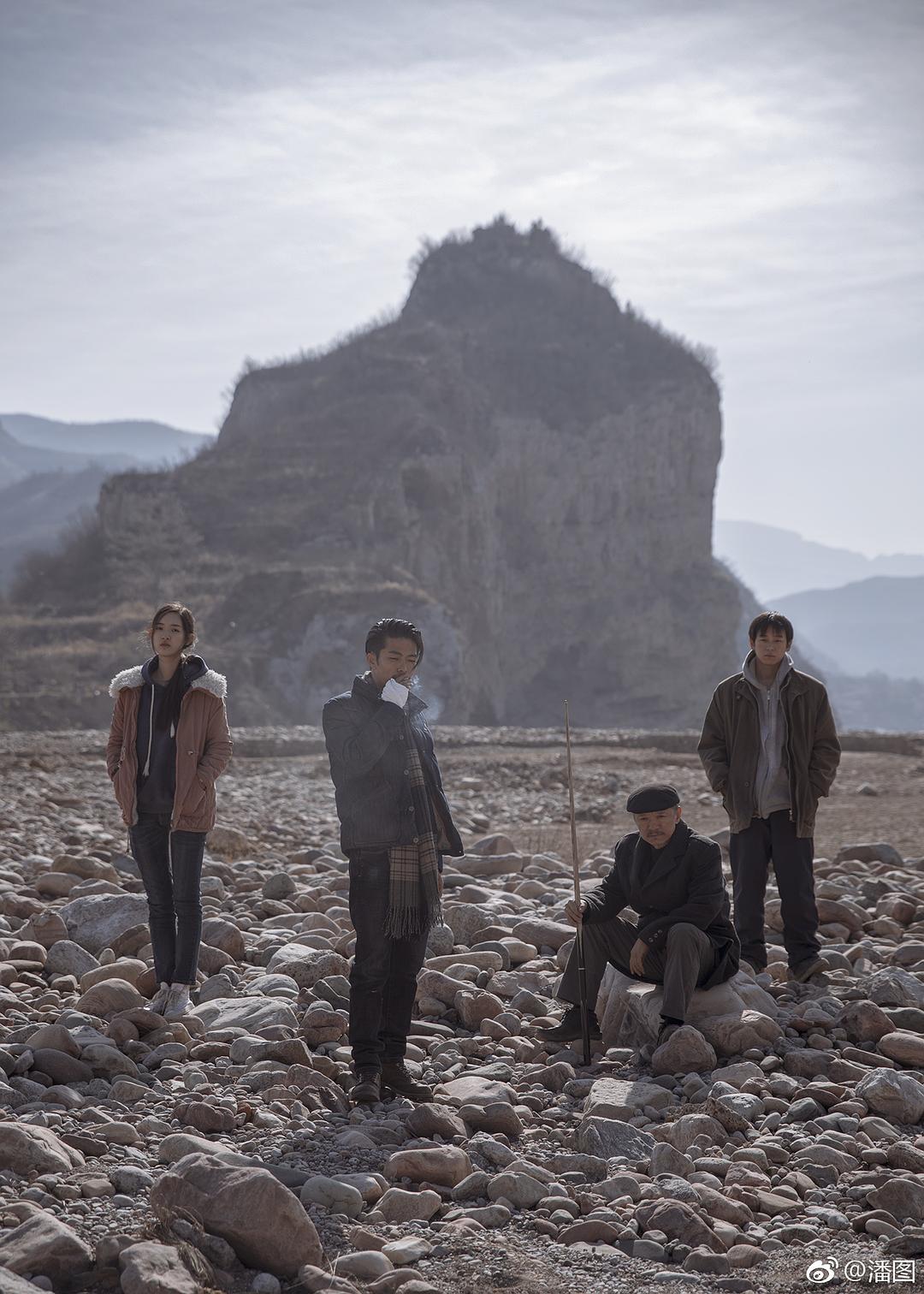 《大象席地而坐》剧照第11张图片