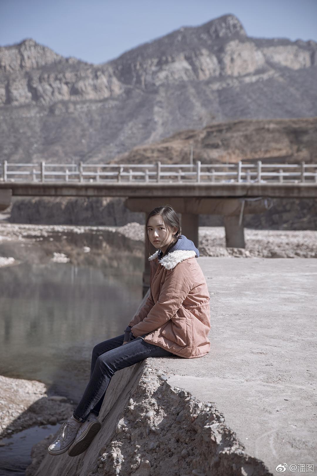 《大象席地而坐》剧照第4张图片