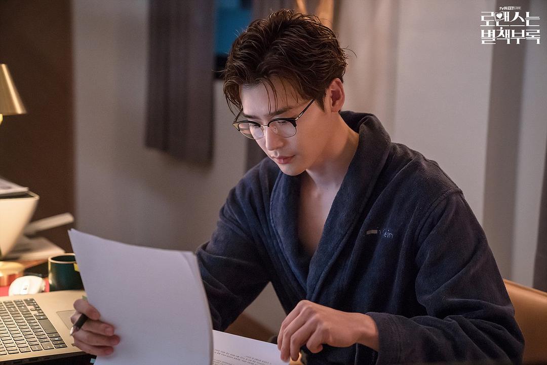 《浪漫是一册副刊》剧照第3张图片