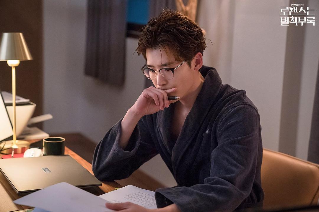 《浪漫是一册副刊》剧照第33张图片