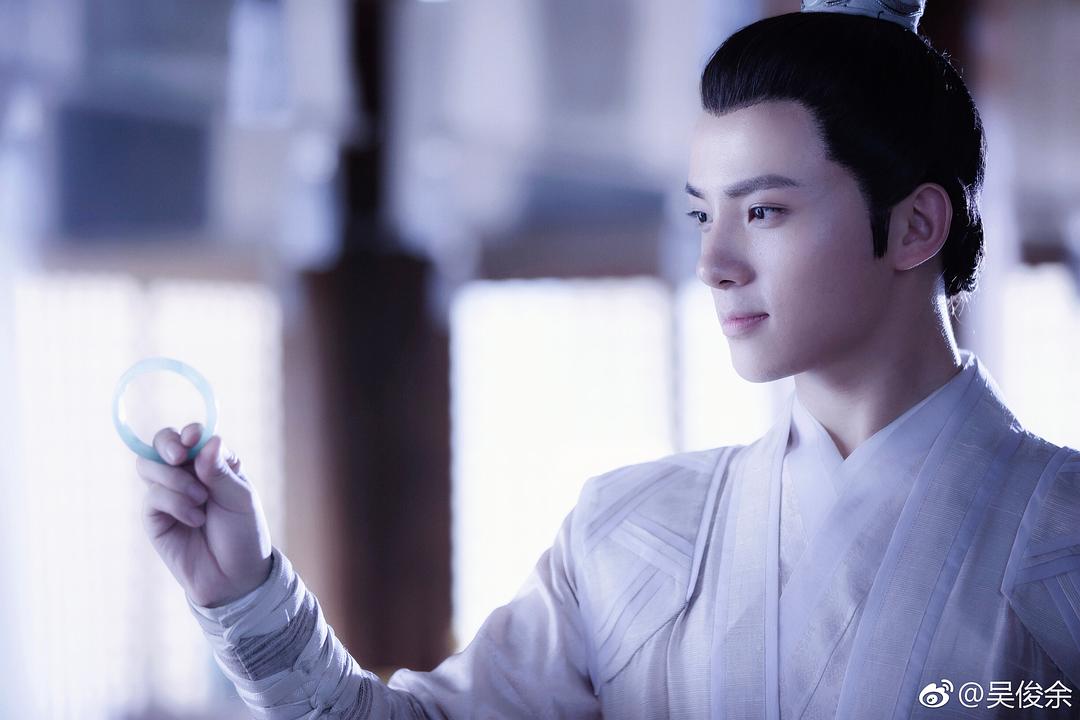 《天雷一部之春花秋月》剧照第26张图片