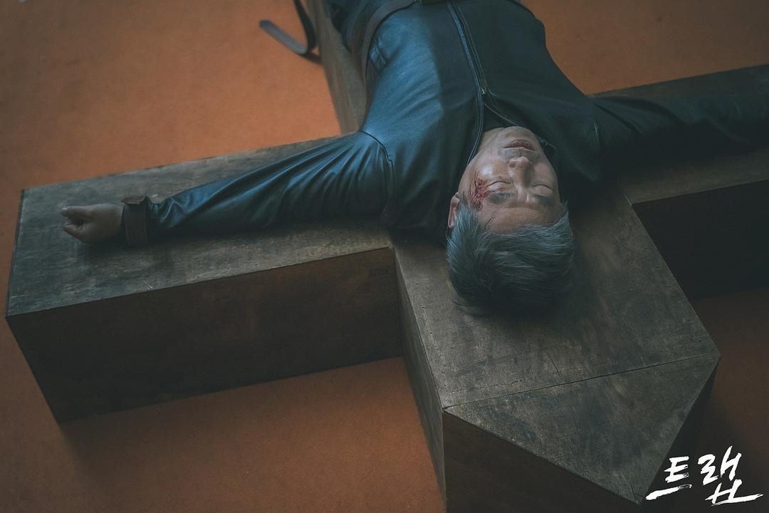 《圈套》剧照第25张图片