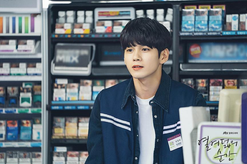 《十八岁的瞬间》海报第2张图片