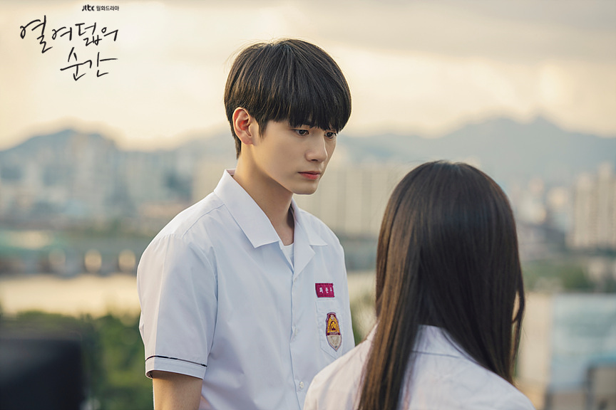 《十八岁的瞬间》海报第32张图片