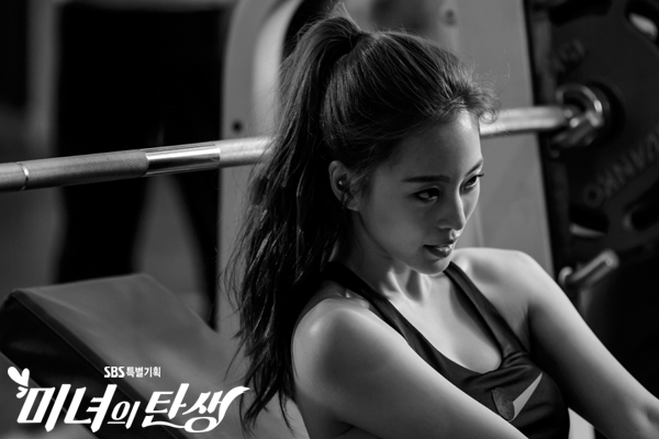 《美女的诞生》海报