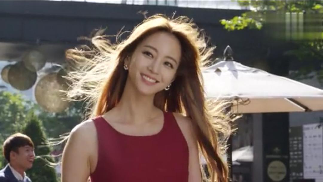 《美女的诞生》海报