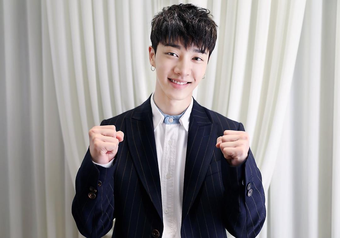 《Circle：相连的两个世界》海报