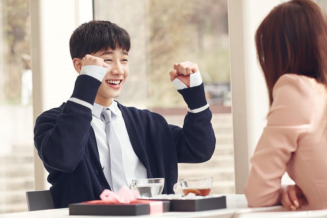 《Circle：相连的两个世界》海报