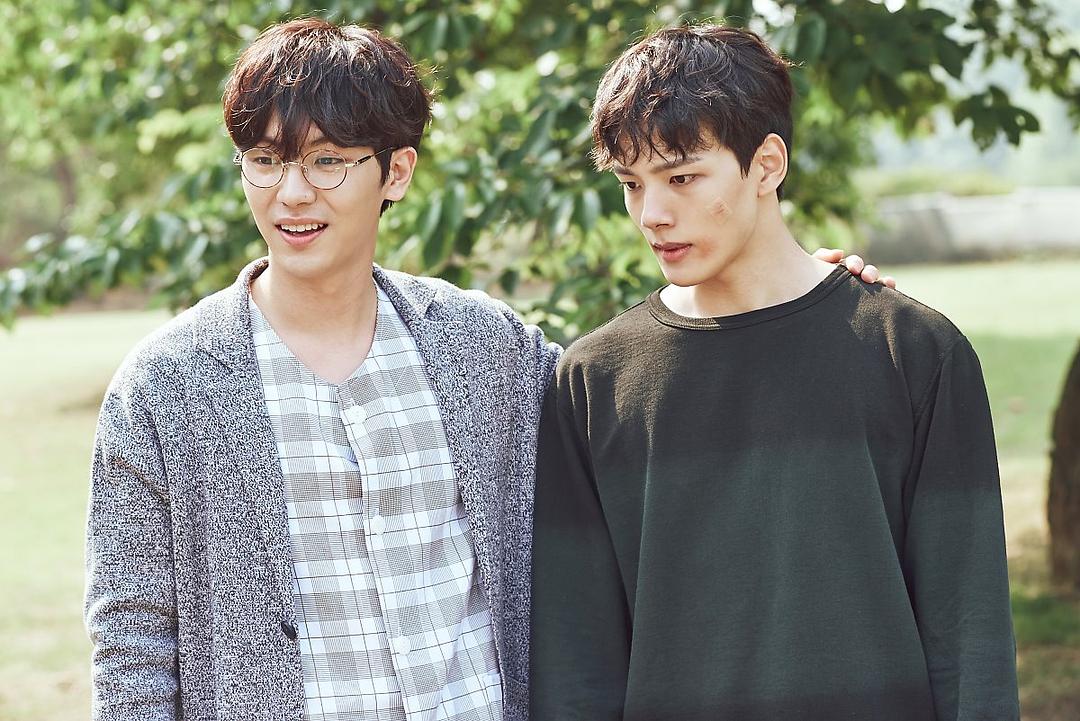 《Circle：相连的两个世界》海报