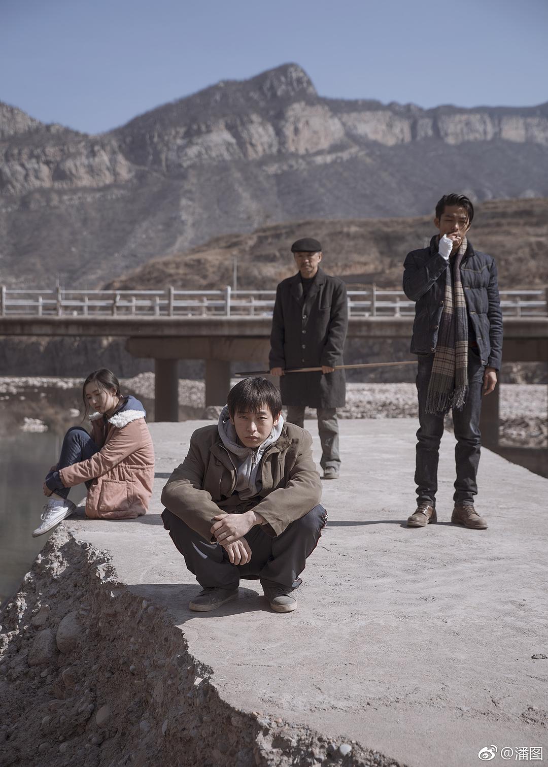 《大象席地而坐》剧照第8张图片