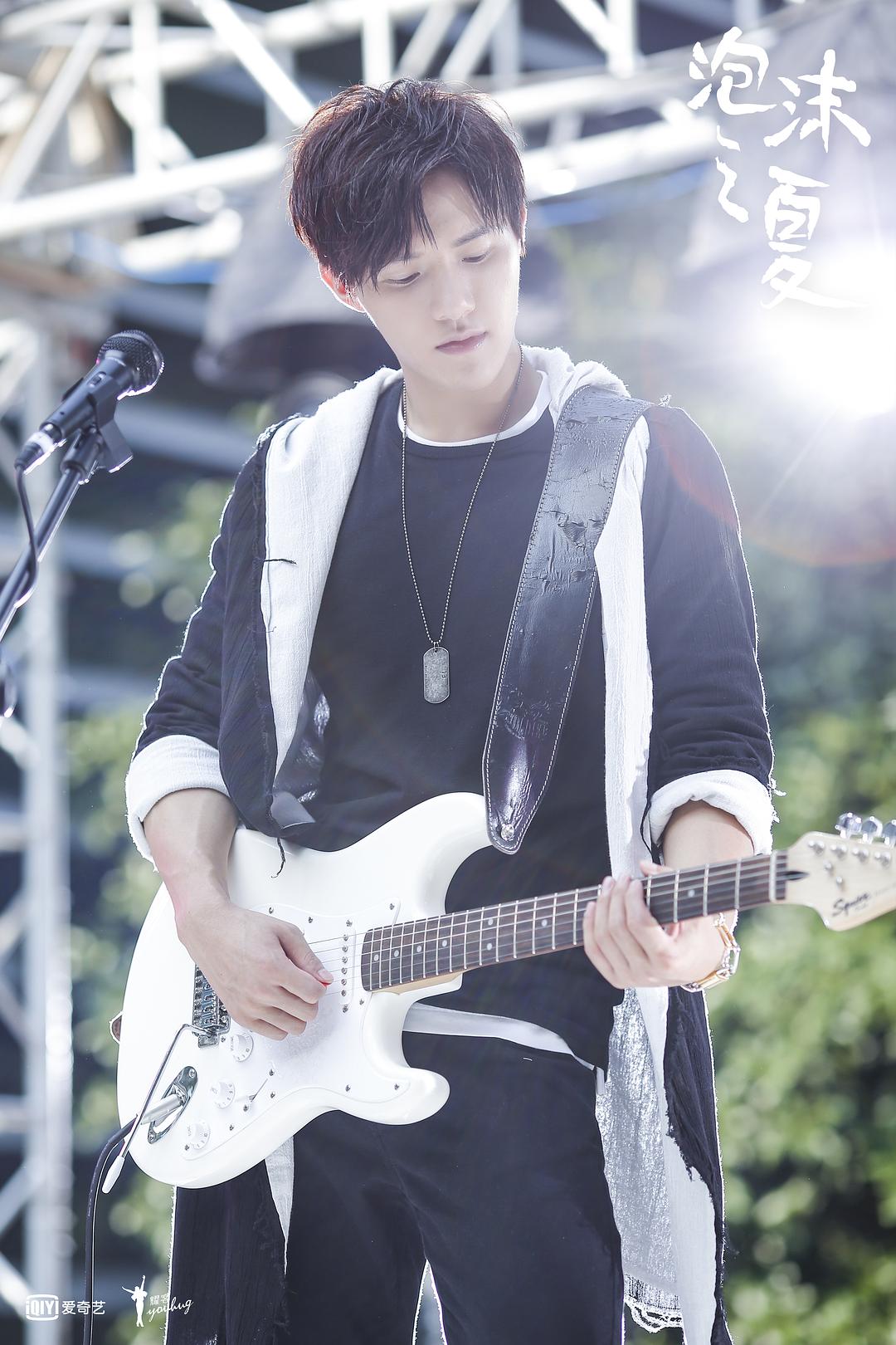 《泡沫之夏》剧照第33张图片