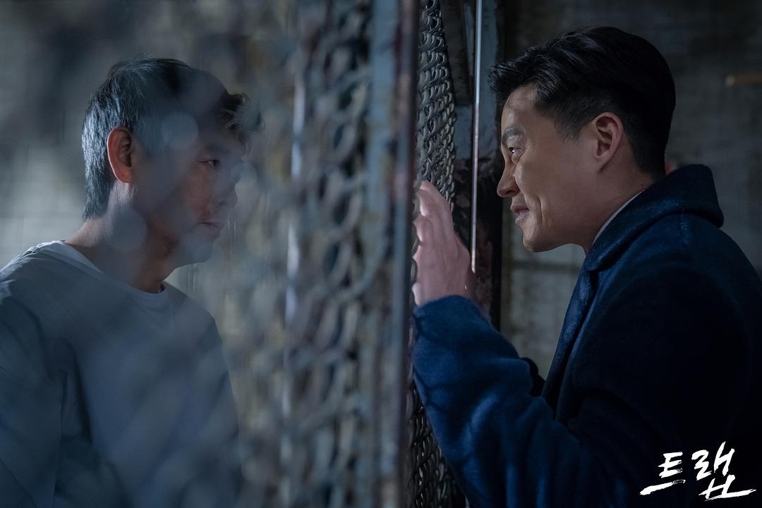 《圈套》剧照第21张图片