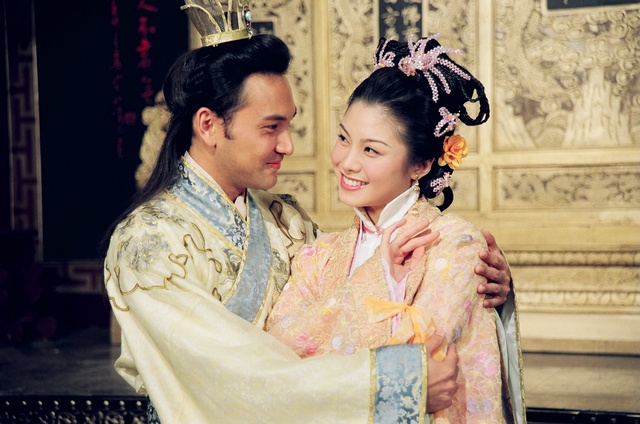 《皆大欢喜》海报