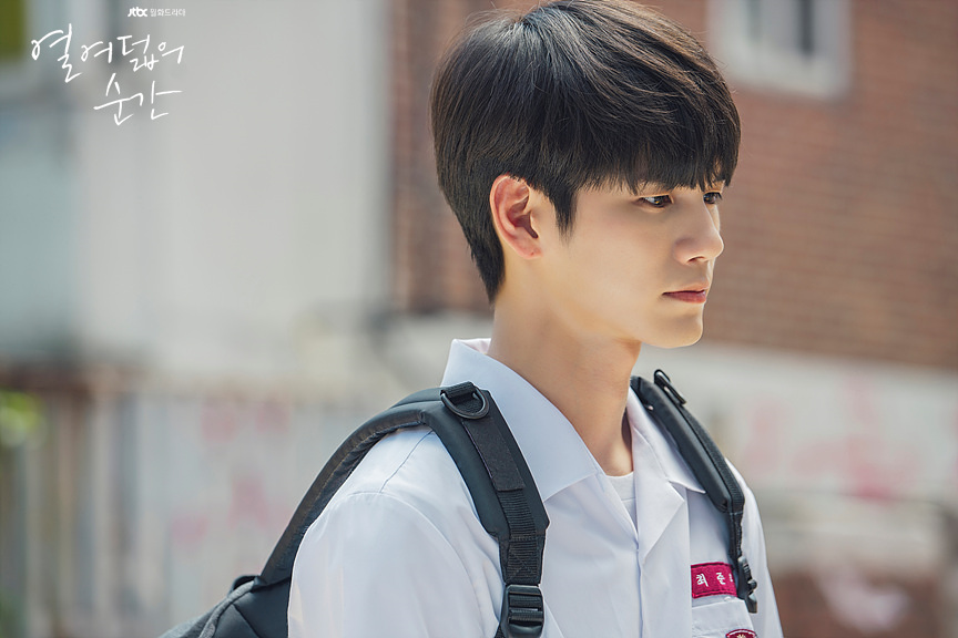 《十八岁的瞬间》海报第36张图片