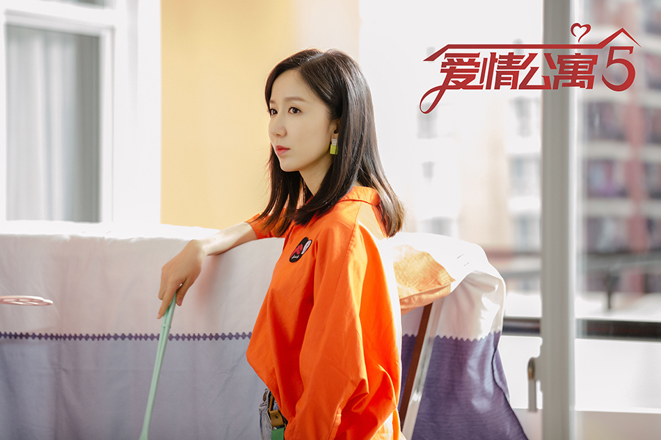 胡一菲（娄艺潇饰）侧...